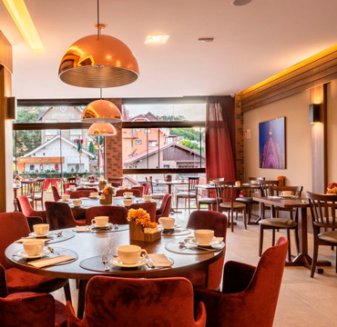 Salão de café da manhã Hotel Fioreze Centro Gramado